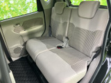 運転席周りの収納スペースも充実しており、小物を整理するのに便利です。快適なドライブをサポートします。