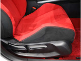 運転席ハイトアジャスター装備(ラチェット式・手動) レバー操作でシートの高さの調節が可能。自分に合ったドライビングポジションで、運転をより安心・快適にします。