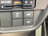 横滑りを抑制し車の姿勢の安定を図るVSA機能を搭載。運転席とリアゲート本体に開閉スイッチを装備し、とても便利な電動リアゲート!