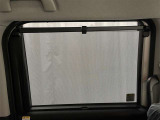 両側サンシェード付き♪休憩中や車中泊の際に外からの視線を遮ることができます♪