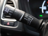 【バリアブル間欠ワイパースイッチ】車速に応じてワイパーの間隔を自動的に調整する機能。雨の量や車速に応じてワイパーの間隔を最適化し、視界を確保することができます。