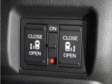 ◆両側電動スライドドア◆狭い駐車場でも乗り降りが楽々♪お子様が隣の車にドアを当ててしまう心配もございません!小さなお子様連れの方もこれで安心。