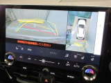 パノラミックビューモニター付きです。車両を上から見たような映像をディスプレイオーディオ画面に表示。運転席からの目視だけでは見にくい、車両周辺の状況をリアルタイムでしっかり確認できます。