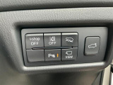 各種安全装置のON・OFF機能が運転席右側にございます。360&deg;ビューモニターの切り替えもこちらから行えます。