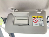急いで外出!!そんな時でも降車前にササっと身だしなみをチェック!あると便利な装備品です。