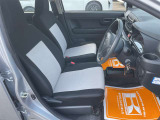 毎日過ごす運転席は要チェック。シートのへたり・擦れ、視界のイメージまで伝わる重要ポイント。
