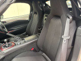 助手席も運転席同様に上品且つ質感の高いデザインで優雅にドライブを堪能できます。