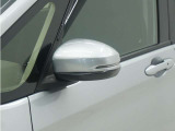 ◆ドアミラーウインカー◆ドアミラーにウインカーを装備しています。対向車に自身の進行方向を合図し安全に運転できます。
