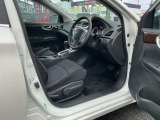 【ゆったりと運転してください】足元空間も広く、スムーズに乗り降りもいただけます♪