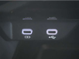 USB接続により外部オーディオと連携する事が出来、車内で音楽を楽しむ事が出来ます。