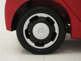 ◆純正ホイール装着車◆シンプルなデザインのホイールキャップ付きです。