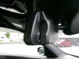 日本仕様のBMWではルームミラー内蔵型のETC車載器を採用しているので、後からつける必要がありません。