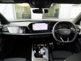 安全で快適な運転をサポートするアウディバーチャルコックピット。多機能でありながら優れた操作性で、シンプルで美しいインテリアデザインに溶け込んでいます。