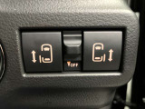 【運転席パワースライドドアスイッチ】運転席から後席のドアの開閉の操作を行うことができます。