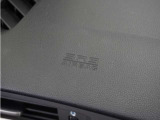 ◆助手席エアバッグ◆SRSエアバッグは、シートベルトだけでは防ぎきれない衝突時の衝撃から乗員を守るための安全装置。衝突時に瞬時に膨らみ、頭部や胸部がダッシュボードに直接衝突するのを防ぎます。