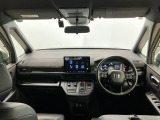 【前方視界】開放的な前方視界!運転がしやすく疲れにくいです♪窓が大きく、見通しがとっても良いおクルマですよ♪