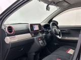 『運転席・インパネまわり』ハンドルやシートなども隅々までプロによる除菌クリーニング済み☆キレイな車内でドライブがより一層快適にお楽しみいただけると思います!