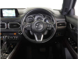 【運転席】最適なドライビングポジションでドライブをお楽しみください。
