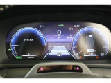 クラシカルやスマートなど4つのテイストと3つのレイアウトから組み合わせて表示を変えられる先進的なメーター。マルチインフォメーションディスプレイでは同時に複数の情報が確認できるようになっています。