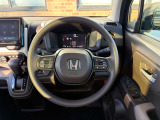 運転中に操作が楽なステアリングスイッチ付き!