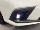 【フォグライト】霧などの悪天候時、自車の位置を示すとともに前方や路肩が見えずらい時、近い位置をワイドに照らしてくれます。