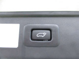 スイッチ一つでバックドアを、オート全開・全閉・一時停止ができる、パワーバックドアが付いています。