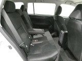 気になる汚れは「まるまるクリン」で解消! 当社の中古車はシートを外して隅々までキレイにクリーニングしてあります。