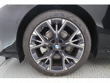 BMWならではの卓越した走りを支えるホイールと足回りです!