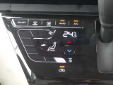 【オートエアコン】一度お好みの温度に設定すれば、車内の温度を検知し風量や温度を自動で調整。暑い&hellip;寒い&hellip;と何度もスイッチ操作をする必要はありません。快適な車内空間には必須の機能ですね♪