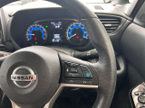 プロパイロット(同一車線運転支援)アクセル・ブレーキ・ステアリング操作をクルマがサポート。高速道路などで、ドライバーの負担を軽減します。