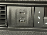 便利な充電用USBジャックも付いています☆周辺機器の充電にご利用頂けます☆