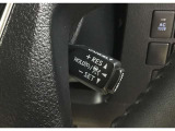 【レーダークルーズコントロール】高速道路等を走行する際、前の車両との距離を一定に保ちながら、セットした速度を維持できる機能