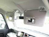 運転席・助手席のサンバイザーにバニティミラーを装備♪お出かけ前の身だしなみチェックにも便利です!