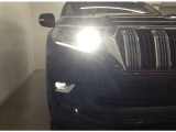 LEDヘッドライトです。デザイン性がよくとても明るいので、夜間の走行や悪天候でも安心です。しかも長寿命!