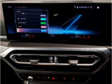 シフトレバー周辺に搭載されたiDrive(ナビのコントローラー)はドライバーの運転姿勢を崩さず、直感的に操作が可能で御座います