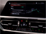 ナビの配置をセンターパネル上部に設置することにより、運転中は道路から目線を出来る限り外すことなく、安全にご覧いただけます。