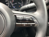 MRCC(マツダレーダークルーズコントロール)は先行車との車間を維持しながら追従走行を行い、長距離でのドライバー負担を軽減させてくれます。