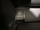 メルセデスのシートは少し硬めになっております。長時間の運転の際、適度な反発があることでお尻や腰の負担を減らす効果が御座います。
