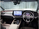 デザインもよく、居心地のよい運転席ですね。分かりやすいスイッチ類ですから操作もしやすく運転をサポートします。