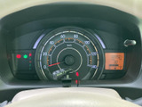 視認性の高いメーター廻りは、運転に必要な情報を一目で確認できます。シンプルながらも機能的なデザインが、ドライバーをサポートします。