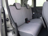 当店は全車『ロングラン保証』付!(1年間、距離無制限 HV車はHV保証付) 別途延長保証もご用意しております♪ ぜひ現車を確認にご来店ください