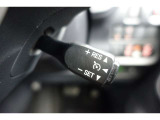 【クル-ズコントロ-ル】・・・高速道路などで一定速度でのクルージングが可能。 余分なアクセル操作を減らし、ドライバーの負担を軽減。 燃費の向上にも貢献します。