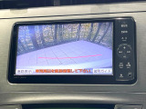 【バックカメラ】駐車時に後方がリアルタイム映像で確認できます。大型商業施設や立体駐車場での駐車時や、夜間のバック時に大活躍!運転スキルに関わらず、今や必須となった装備のひとつです!