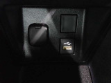 アクセサリーソケット、USBソケット。