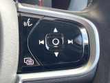 【ステアリングスイッチ】運転中、前方から目線をそらさずにオーディオ等の操作ができるよう、適切に配置されたスイッチ類。安心&快適なドライブを演出してくれる便利な機能です。