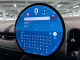 デジタルスピードメーター、航空機のコックピット操作箇所と同じ配色で目が疲れにくいように設計されてます。