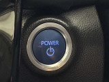 スマートキーを携帯していれば、ブレーキを踏みながらスイッチを押すだけでエンジンが始動出来ます。