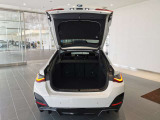 BMWプレミアムセレクション前橋では、高年式低走行モデルからMモデル、年式が経ちなかなかディーラーでは見かけないモデルまで幅広いラインナップで認定中古車を取り扱っております。品質に自信があります。