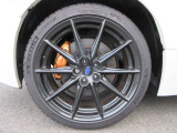 タイヤサイズは、215/40R18です。
