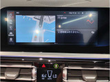 【ⅰドライブナビゲーション】文字情報も鮮明に表示する高解像度カラーディスプレイを採用。視認性に優れた地図デザインと特徴的な建造物を目印にした描写表示で現在位置を把握できます。地図データの更新も可能です